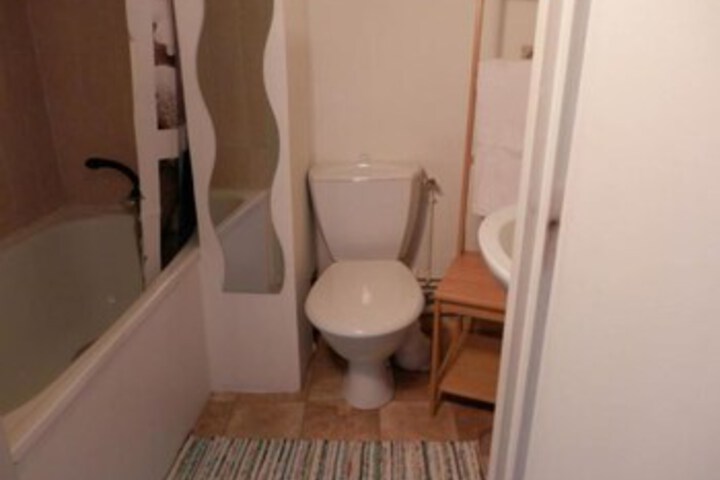 Room 6 of 17