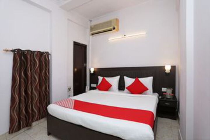 Room 9 of 26