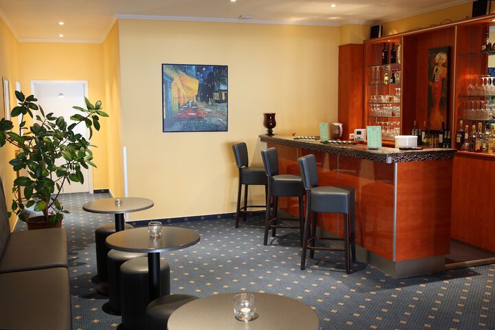 Lounge 37 of 47