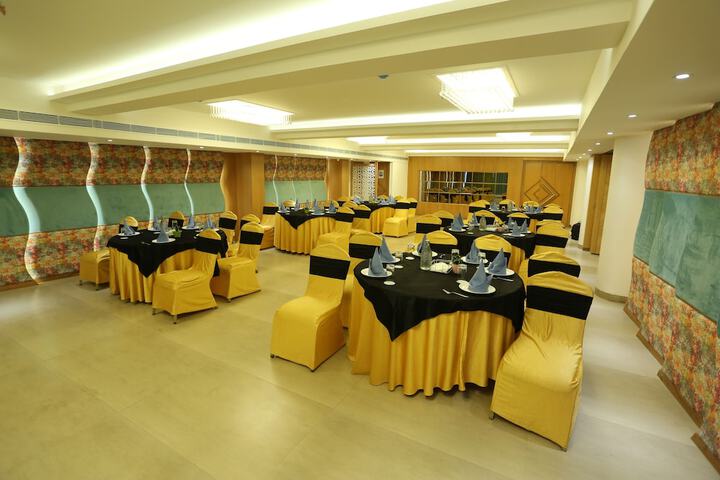Ballroom/Hall 21 of 31