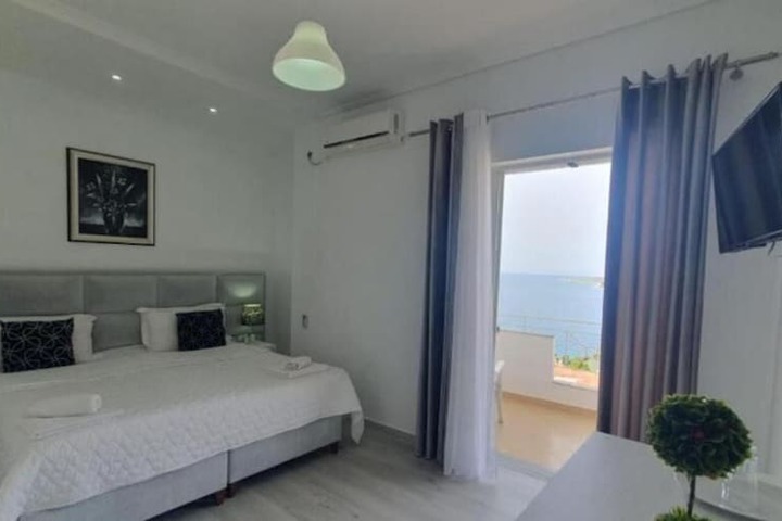 Room 42 of 106