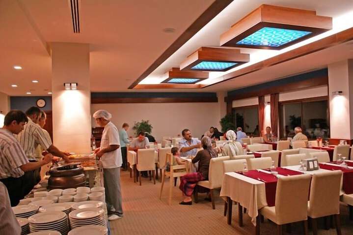 Dining 42 of 49