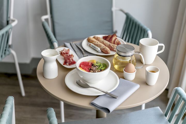 Breakfast/Coffee Service 26 of 34