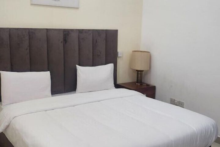Room 5 of 28