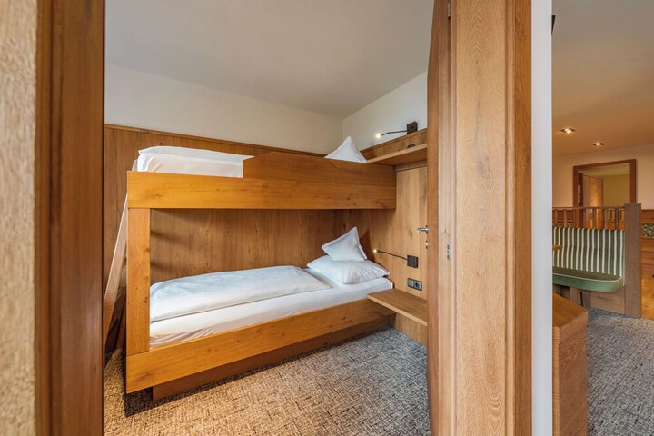 Room 40 of 181