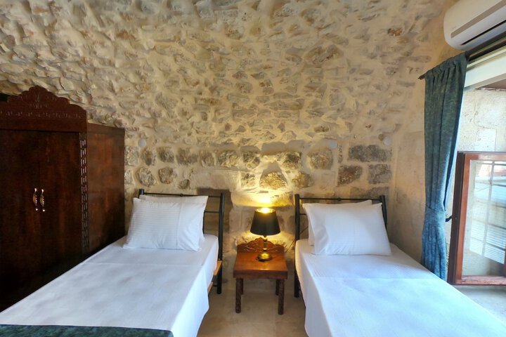 Room 3 of 20
