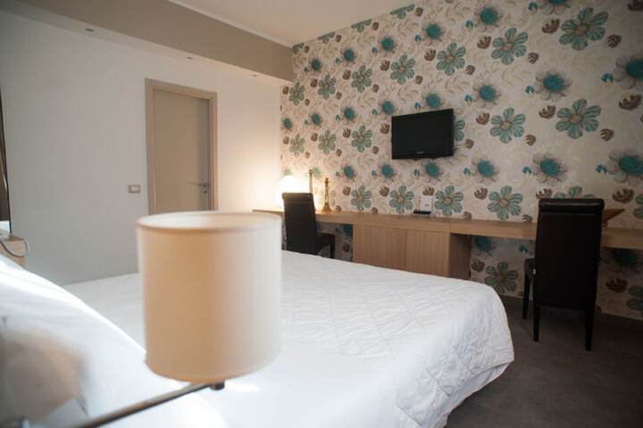 Room 12 of 32