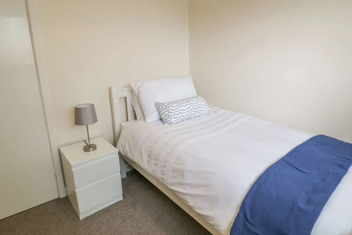 Room 4 of 11