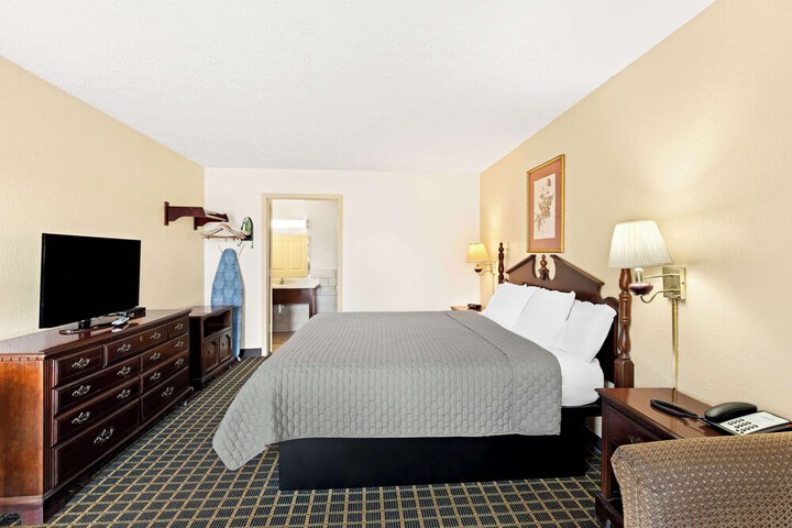Room 14 of 27