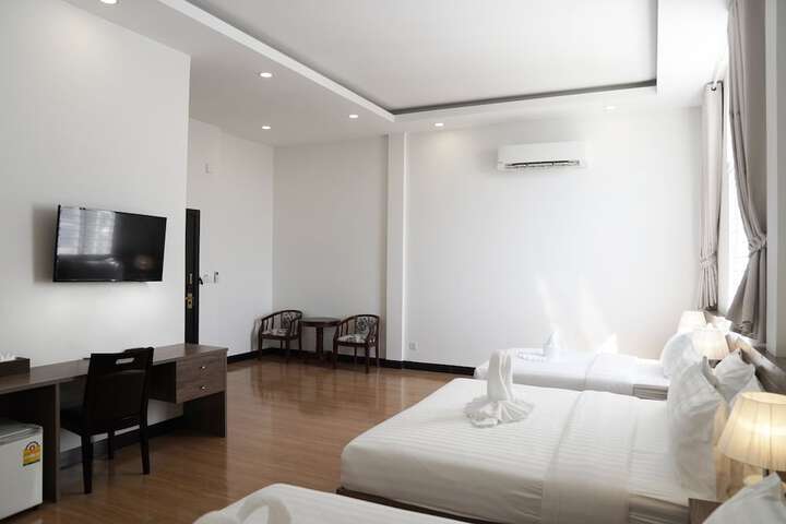 Room 8 of 40