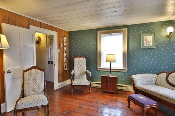 Room 4 of 14