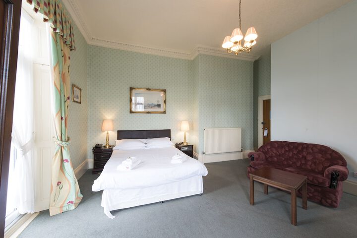 Room 4 of 95