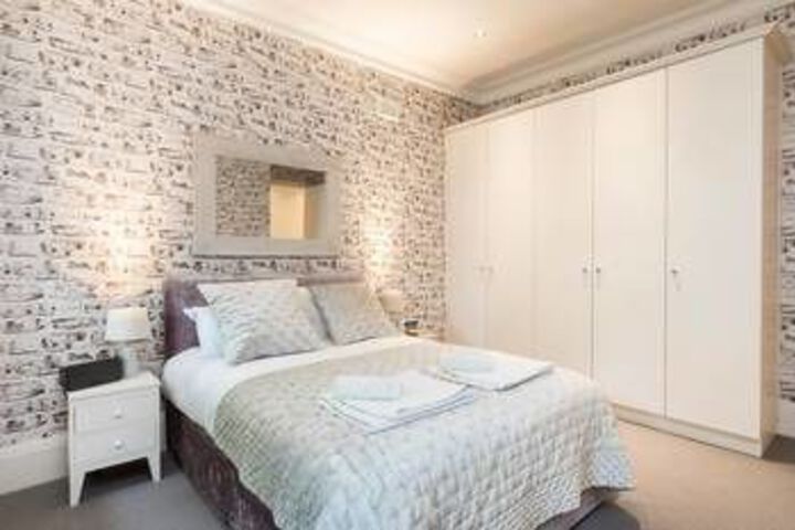 Room 11 of 24