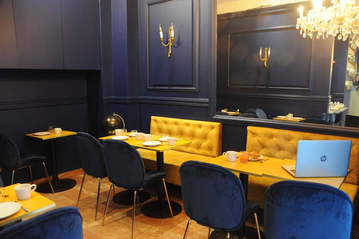 Breakfast area