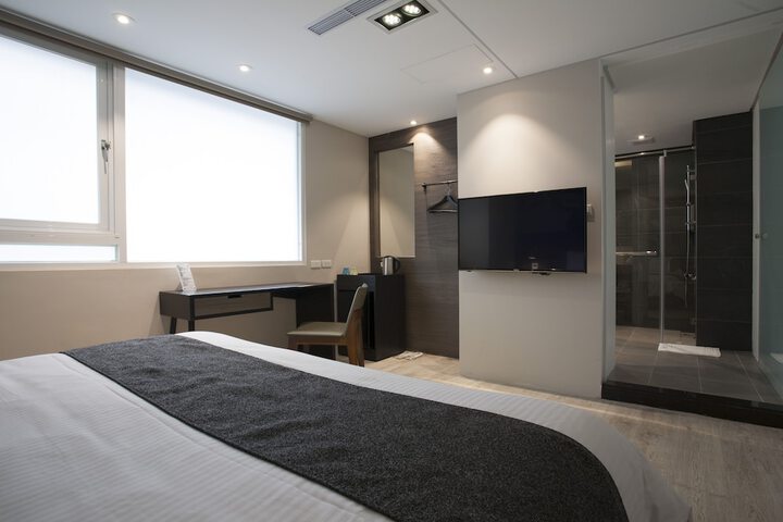 Room 8 of 36