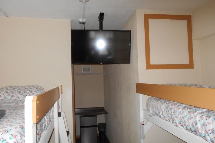 Room 8 of 11