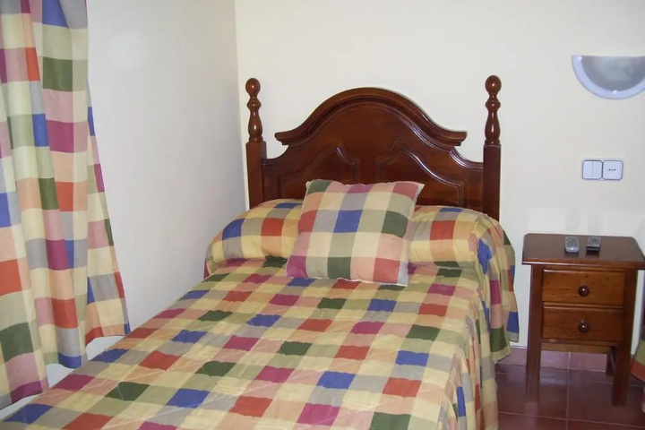 Room 5 of 8