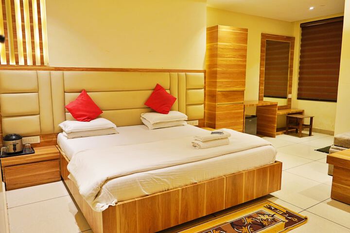 Room 10 of 15