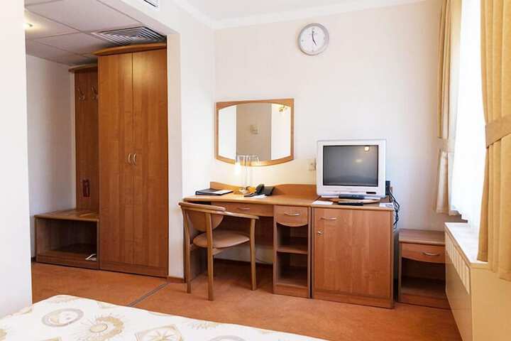 Room 20 of 154