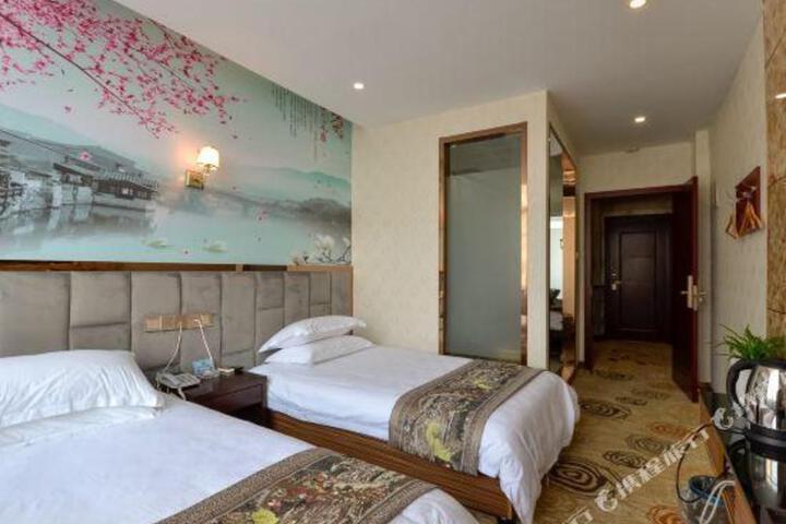 Dongfang Holiday Hotel