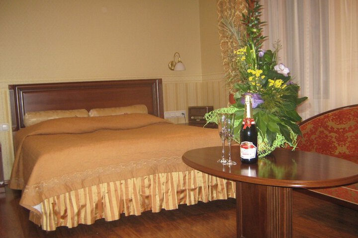 Room 10 of 36
