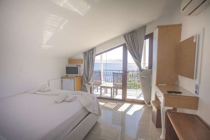 Room 18 of 108