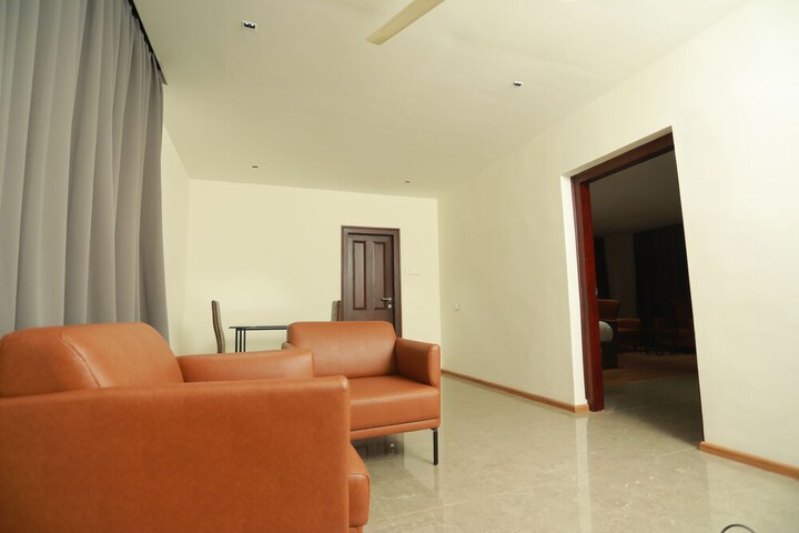 Room 10 of 32
