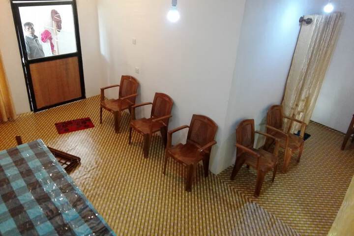 Room 8 of 28