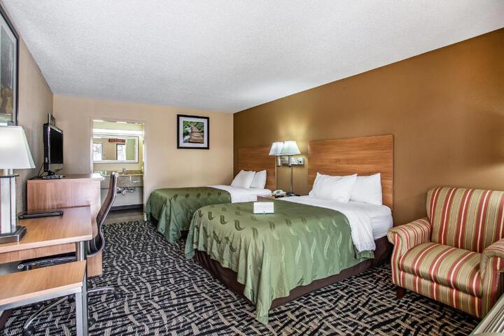 2 Double Beds (4 of 11)