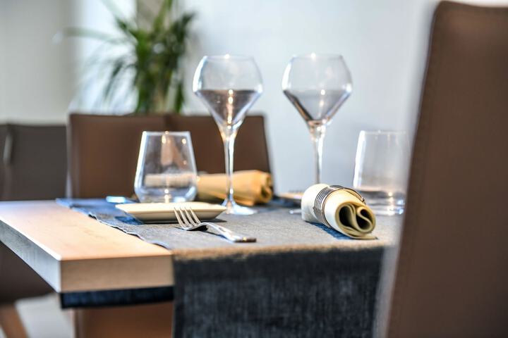 Dining 40 of 50