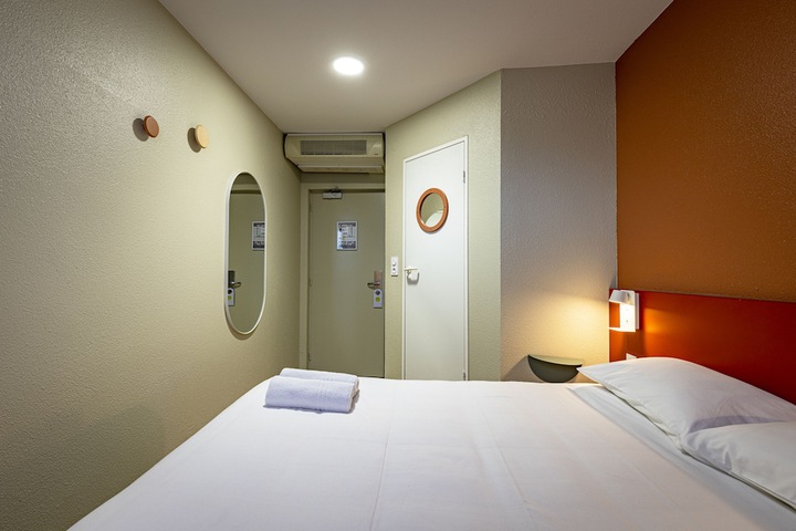 Room 9 of 29