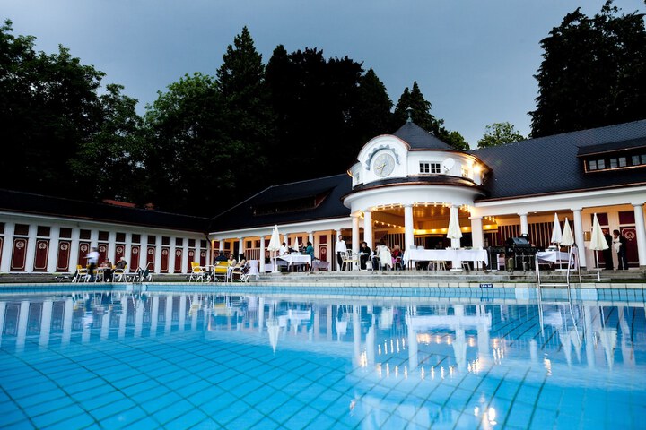 Pool Hotel
