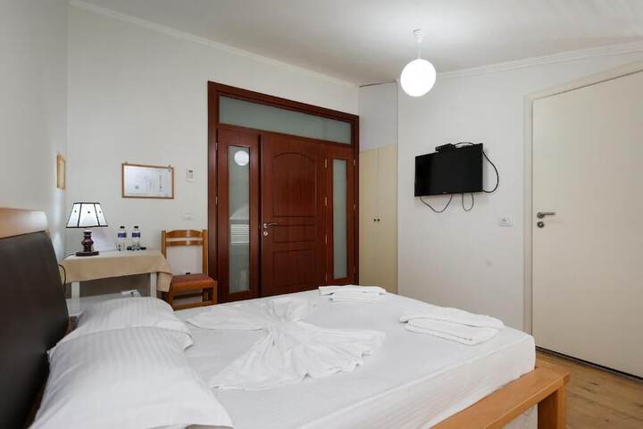 Room 42 of 122