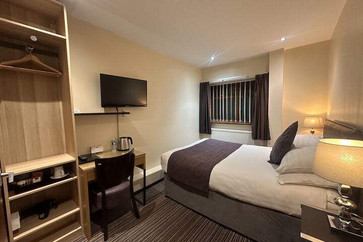 Room 8 of 27