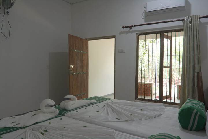 Room 8 of 25
