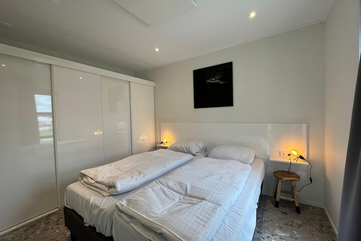 Room 4 of 37