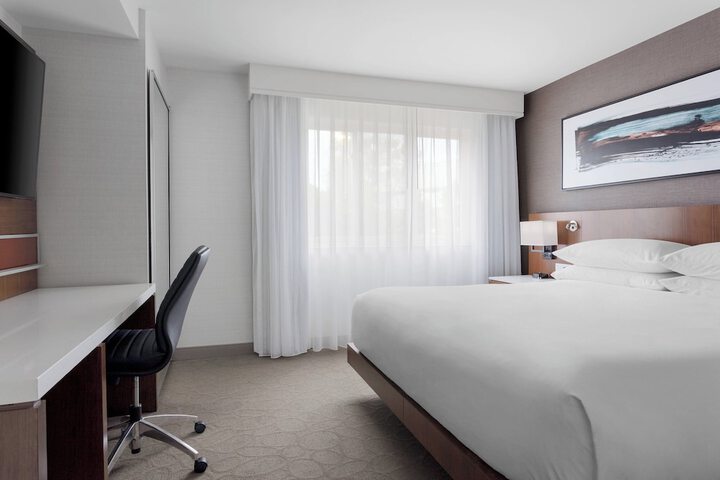 1 King Bed (2 of 10)