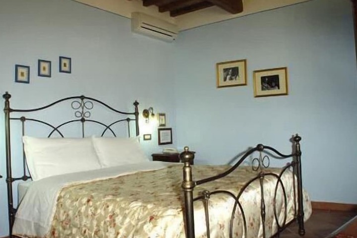 Room 13 of 35