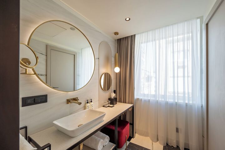 Room 100 of 147