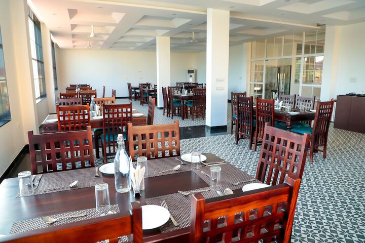 Dining 5 of 9