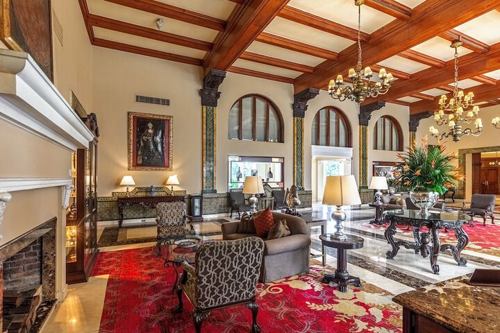 Entrance & Lobby