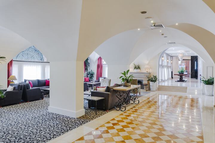 Hotel Interior 6 of 131