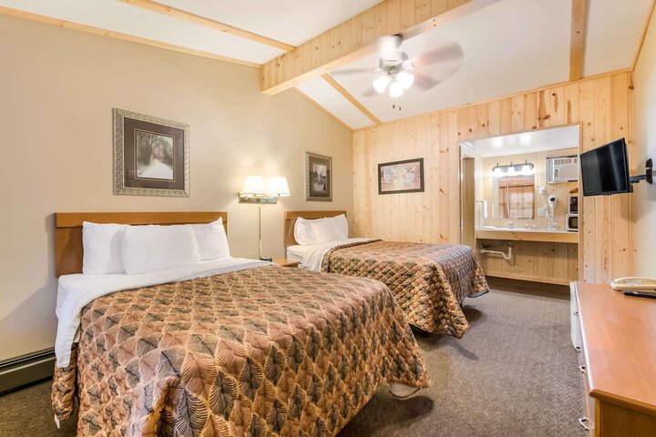 2 Double Beds (1 of 8)