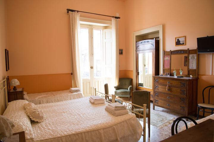 Room 3 of 6