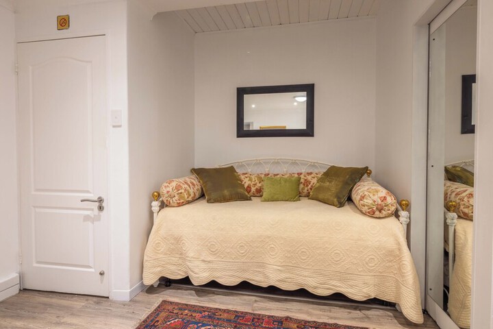 Room 8 of 32