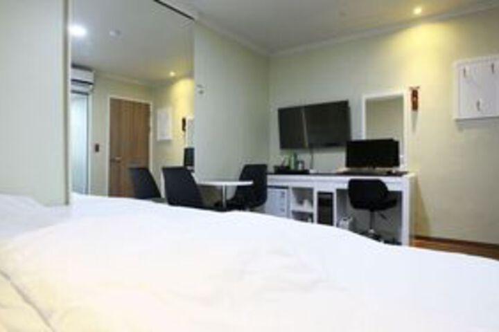 Room 30 of 44