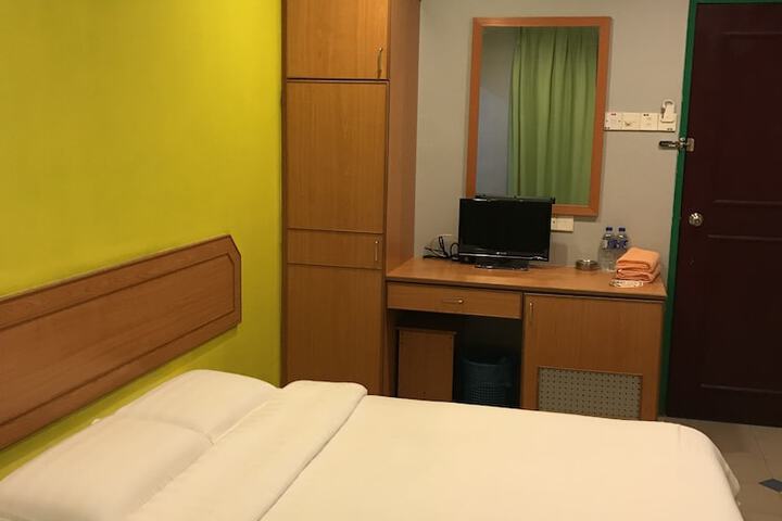 Room 9 of 47