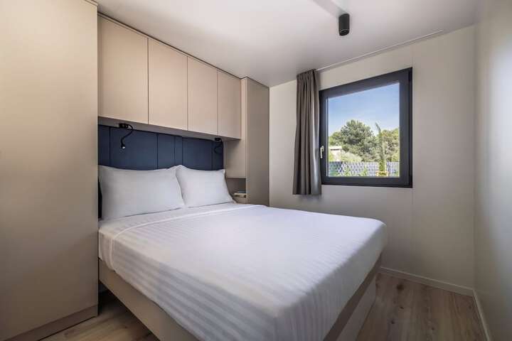 Room 3 of 42