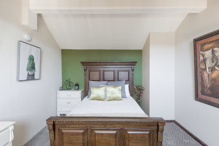 Room 4 of 86