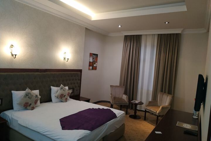 Room 6 of 71